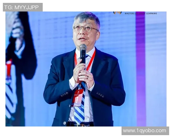 足球范佩的传奇之路与时代影响探讨 足球范佩的传奇之路与时代影响探讨